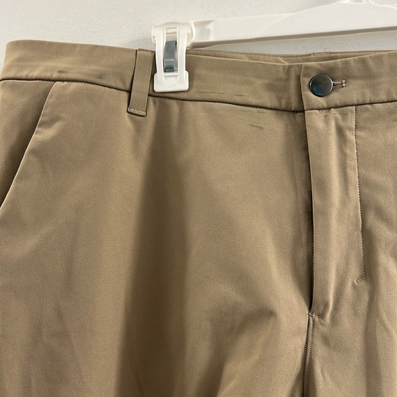 33. Lululemon Commission Classic-Fit Short 7” Warpstreme Khaki Outdoor - Picture 11 of 16